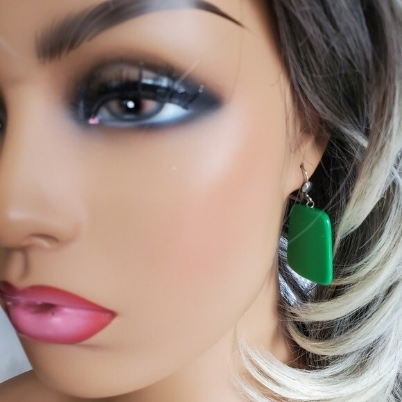 Green Plastic 70's  style dangle  Earring 2" long - Picture 4 of 7